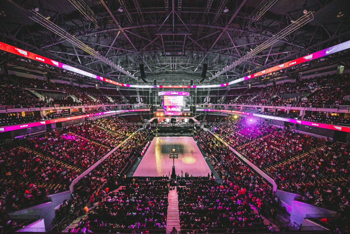 A basketball court with lots of people