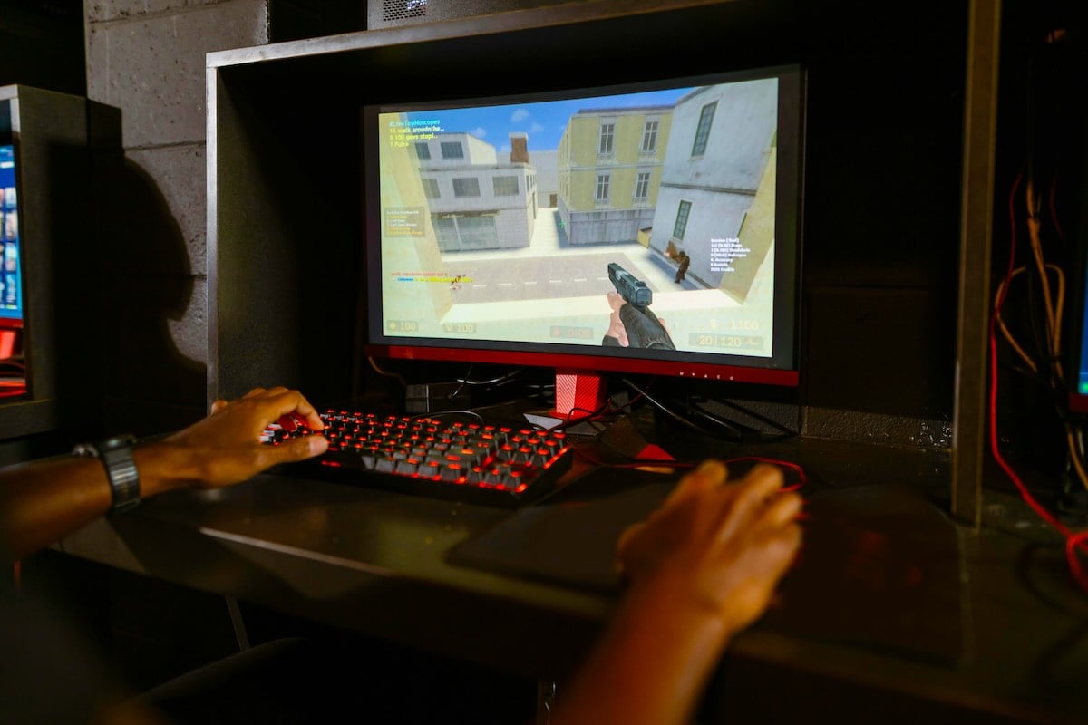 A gaming PC playing counterstrike
