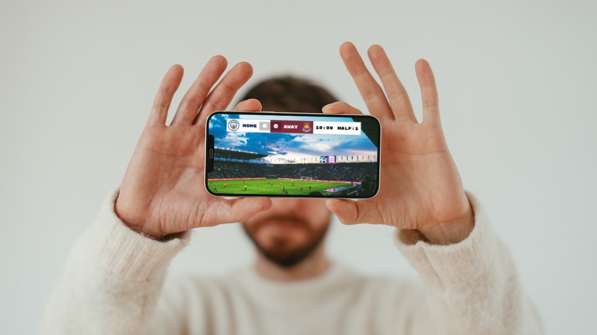 A man streaming a game from his phone using Streamlabs mobile app