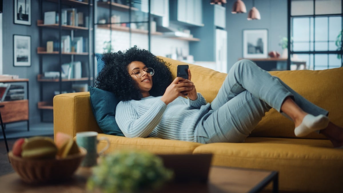 Women On Mobile
